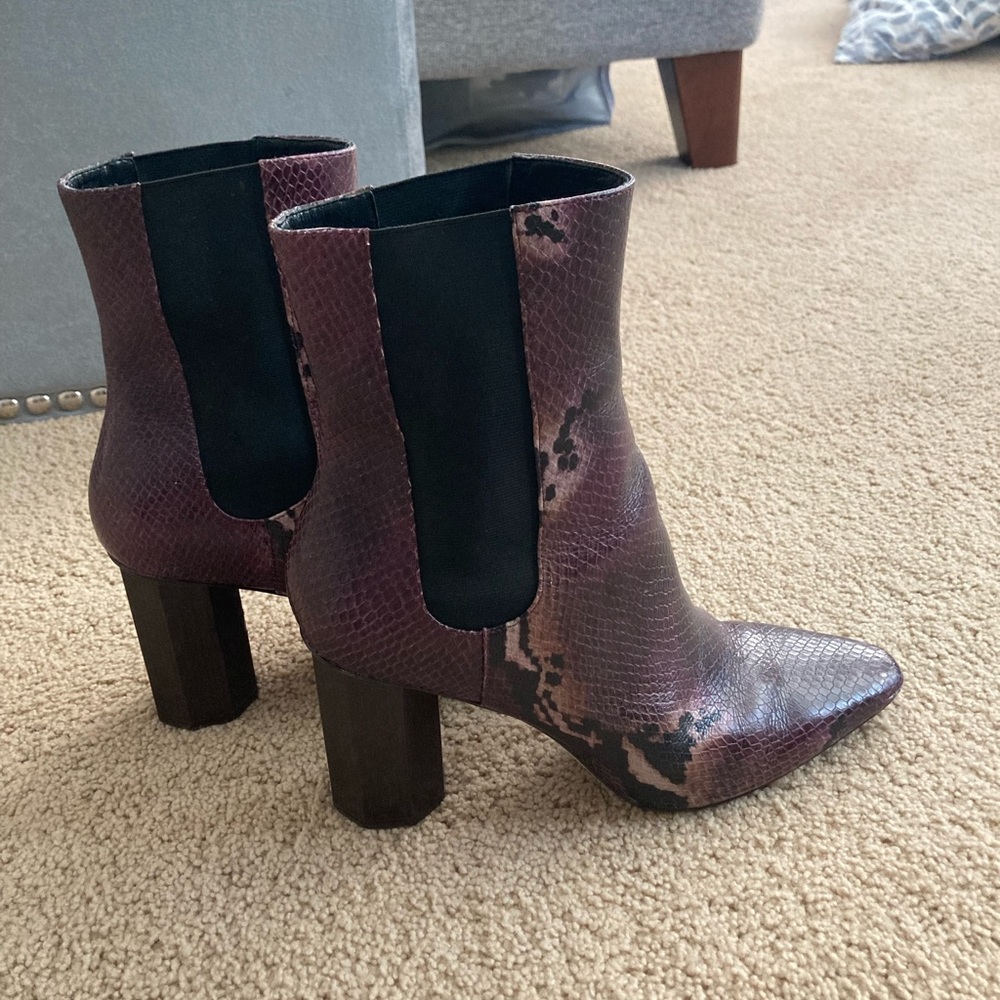 Gorgeous Donald Pliner boots size 10